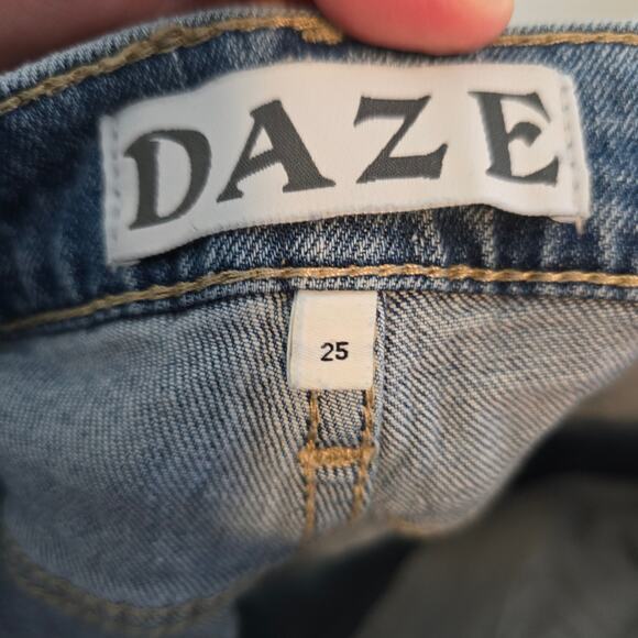 DAZE Women's Distressed Frayed Hem Button Fly High Rise Denim Jean Shorts Sz 25 - Picture 7 of 13